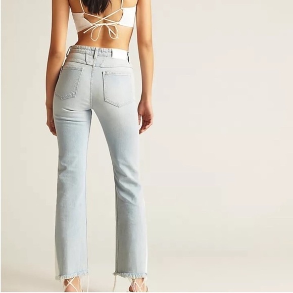 CLOSED "BAYLIN RIPPED RAW HEM STRAIGHT LEG" Jeans In "LIGHT BLUE" - Picture 2 of 16